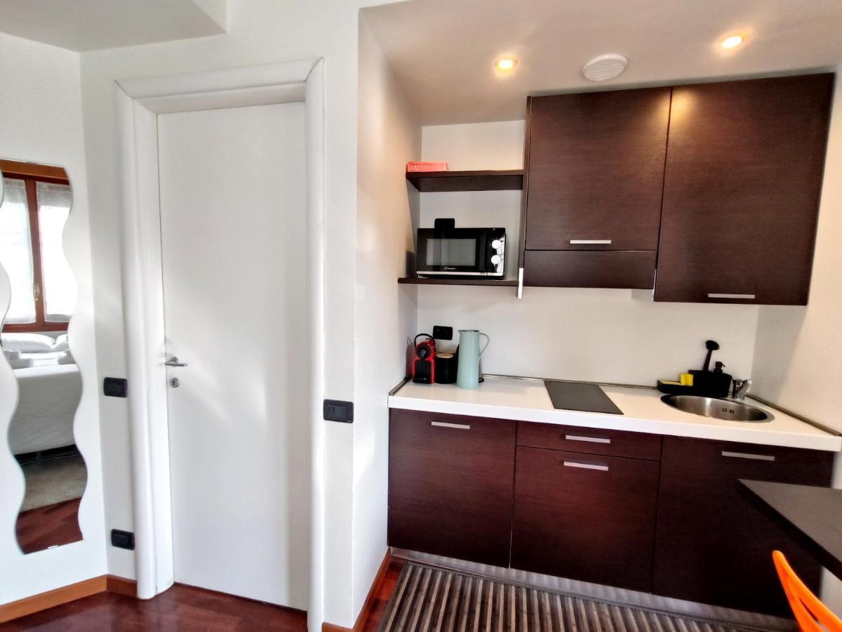 Exclusive And Unobtainable Big Terrace In Milano Downtown With Ac, Wifi, Subway M1 And M2 In Shopping Area Lejlighed Eksteriør billede
